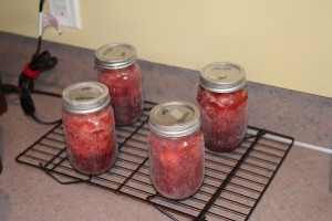 Strawberry jam cooling