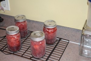 Strawberry jam cooling